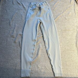 Lululemon size 0 women’s sweatpants color white worn once great condition.
